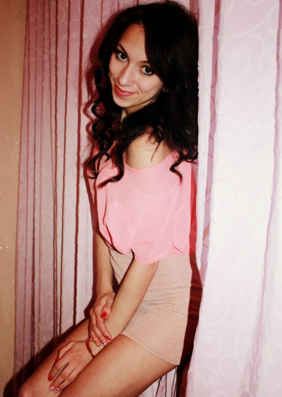 Лариса, 22 года, 2 размер груди